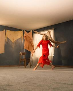 Aurora Aksnes feet photo thumbnail