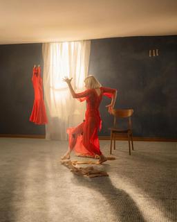 Aurora Aksnes feet photo thumbnail