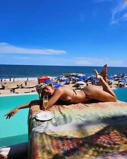 Lívia Andrade feet photo thumbnail