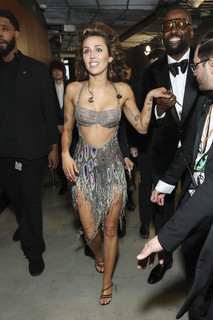 Miley Cyrus feet photo thumbnail