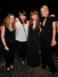 Busy Philipps feet photo thumbnail