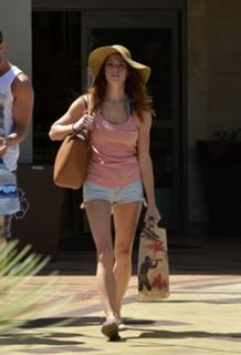 Ashley Greene feet photo thumbnail