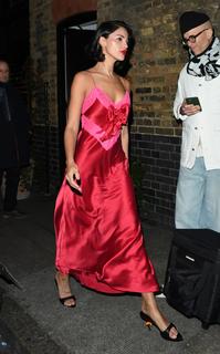 Eiza González feet photo thumbnail