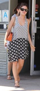 Rachel Bilson feet photo thumbnail