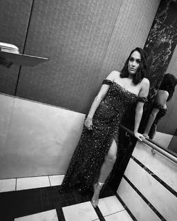 Nikki Garcia feet photo thumbnail