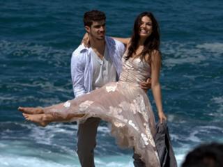 Isis Valverde feet photo thumbnail