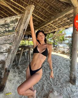 Zaira Nara feet photo thumbnail