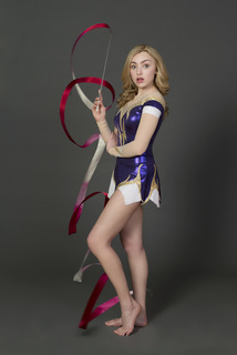 Peyton List feet photo thumbnail
