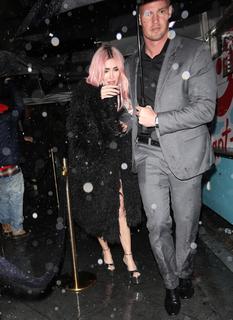 Megan Fox feet photo thumbnail