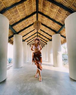 Sofia Richie feet photo thumbnail