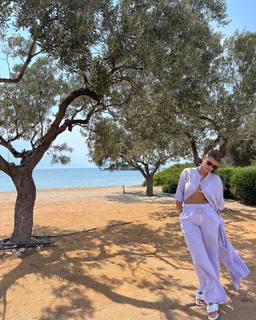 Sofia Richie feet photo thumbnail