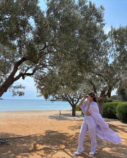 Sofia Richie feet photo thumbnail