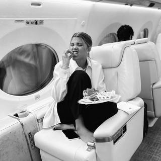 Sofia Richie feet photo thumbnail