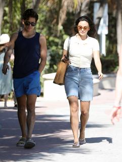 Camila Mendes feet photo thumbnail