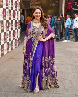 Madhuri Dixit feet photo thumbnail