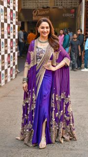 Madhuri Dixit feet photo thumbnail