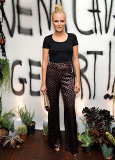 Malin Akerman feet photo thumbnail