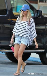 Ashley Tisdale feet photo thumbnail