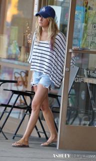 Ashley Tisdale feet photo thumbnail
