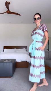 Abigail Spencer feet photo thumbnail