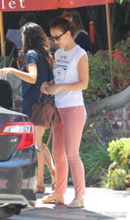 Olivia Wilde feet photo thumbnail