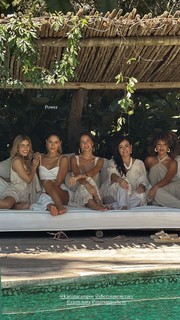 Zaira Nara feet photo thumbnail