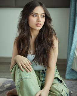 Jannat Zubair Rahmani feet photo thumbnail