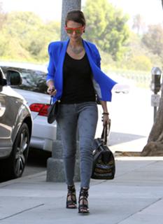 Jessica Alba feet photo thumbnail