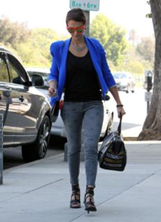 Jessica Alba feet photo thumbnail