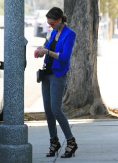 Jessica Alba feet photo thumbnail