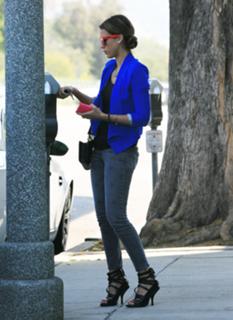 Jessica Alba feet photo thumbnail