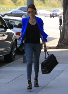 Jessica Alba feet photo thumbnail
