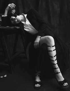 Alexandra Daddario feet photo thumbnail