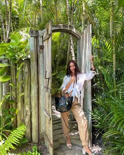 Zaira Nara feet photo thumbnail