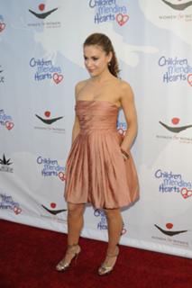 Alyssa Milano feet photo thumbnail