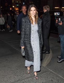 Elizabeth Olsen feet photo thumbnail