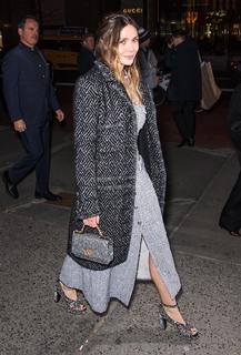 Elizabeth Olsen feet photo thumbnail
