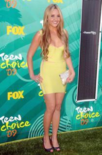 Amanda Bynes feet photo thumbnail