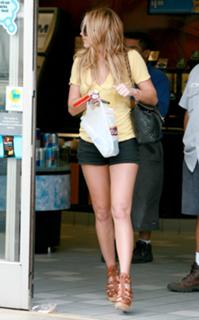 Amanda Bynes feet photo thumbnail