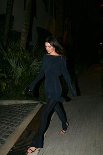 Kendall Jenner feet photo thumbnail