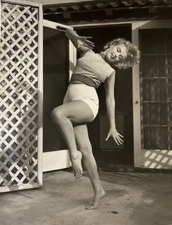 Marilyn Monroe feet photo thumbnail