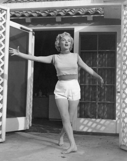Marilyn Monroe feet photo thumbnail