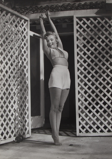 Marilyn Monroe feet photo thumbnail