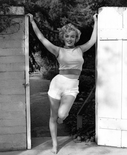 Marilyn Monroe feet photo thumbnail