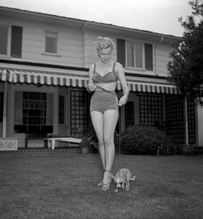 Marilyn Monroe feet photo thumbnail