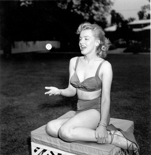 Marilyn Monroe feet photo thumbnail