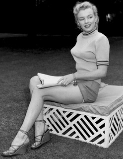 Marilyn Monroe feet photo thumbnail