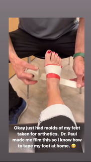Angela Kinsey feet photo thumbnail