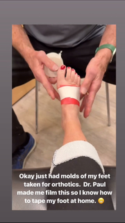 Angela Kinsey feet photo thumbnail