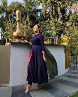 Karisma Kapoor feet photo thumbnail